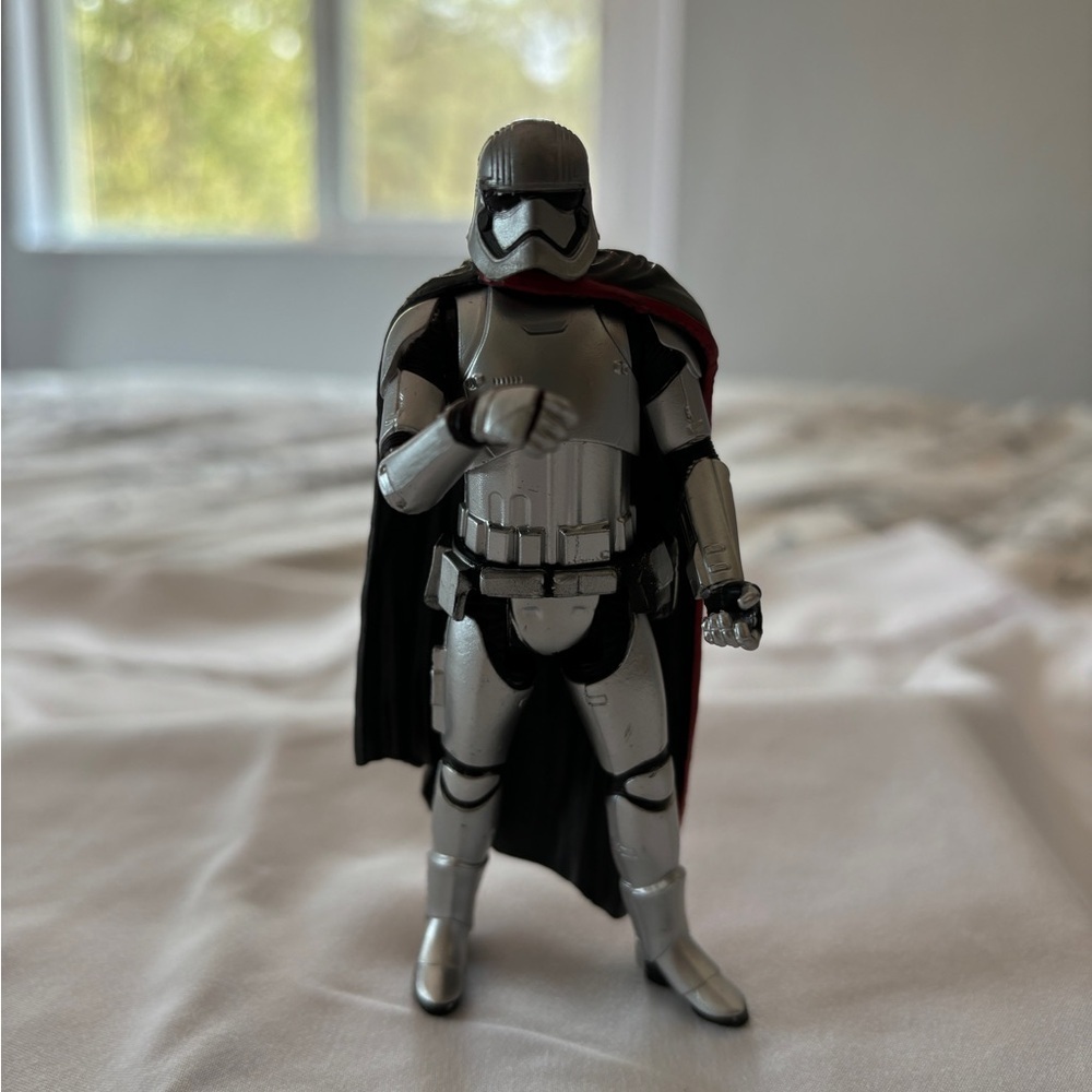 Disney Star Wars Elite Series Die-Cast Captain‎ Phasma 7" Action figure - Picture 2 of 4